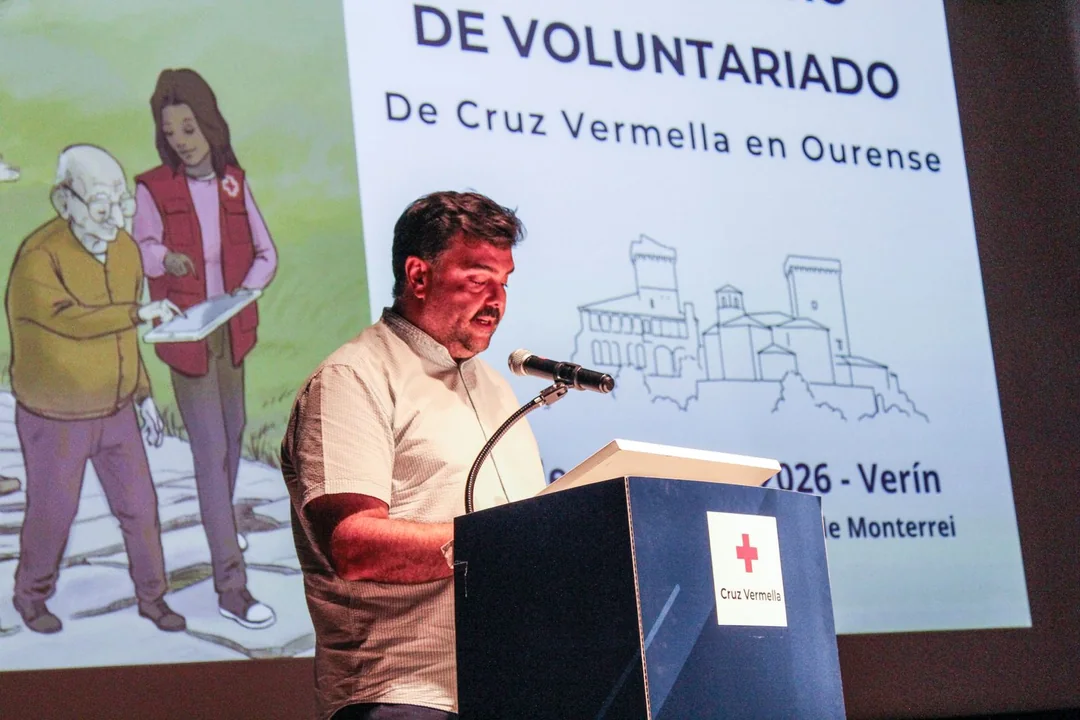 Intervención no atril de Cruz Vermella durante o acto inaugural do XXII Encontro Provincial de Voluntariado no Auditorio Municipal de Verín.