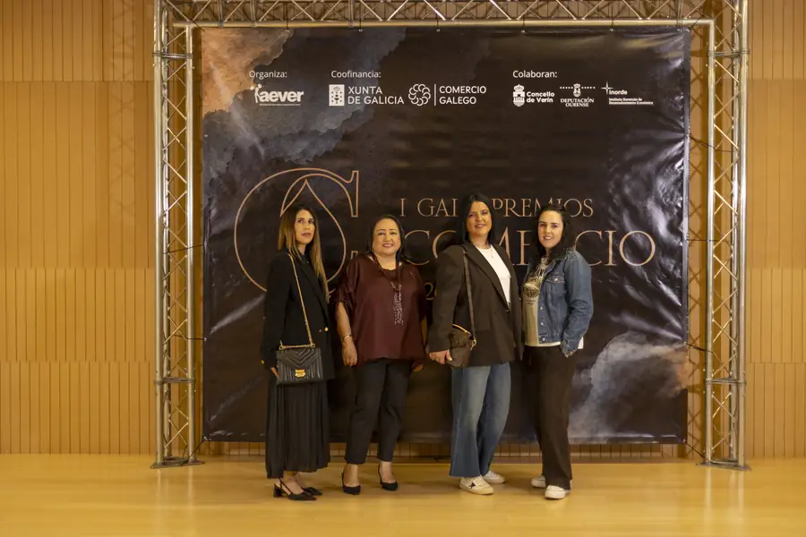 Actuación na gala dos I Premios ao Comercio de Verín, co público no patio de butacas do Auditorio.