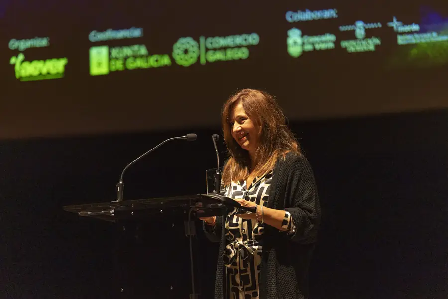 Momento do sorteo durante a gala, conducido pola actriz Iria Sobrado.
